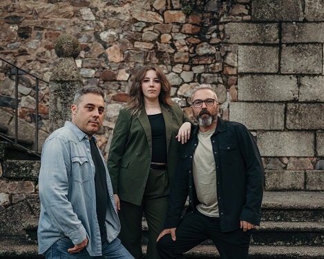 miembros banda Monalisa en calle 